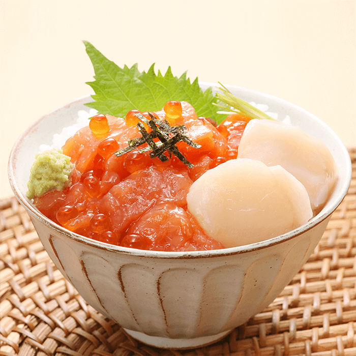 鮭いくら海鮮丼（帆立入)